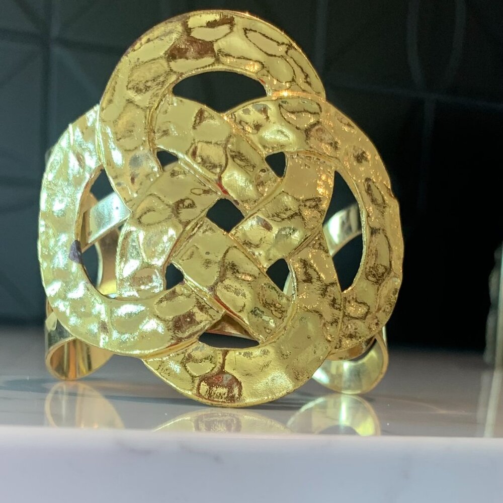 Gold Fashion Cuff Bracelet.